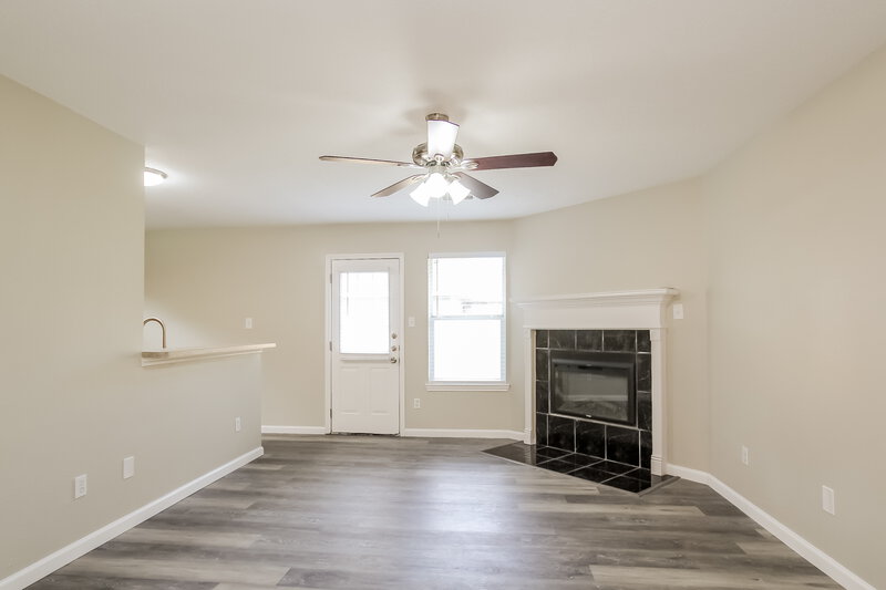 1,745/Mo, 1528 Glen Oaks Dr Conroe, TX 77385 Living Room View