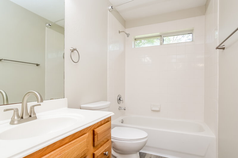 1,745/Mo, 1528 Glen Oaks Dr Conroe, TX 77385 Bathroom View