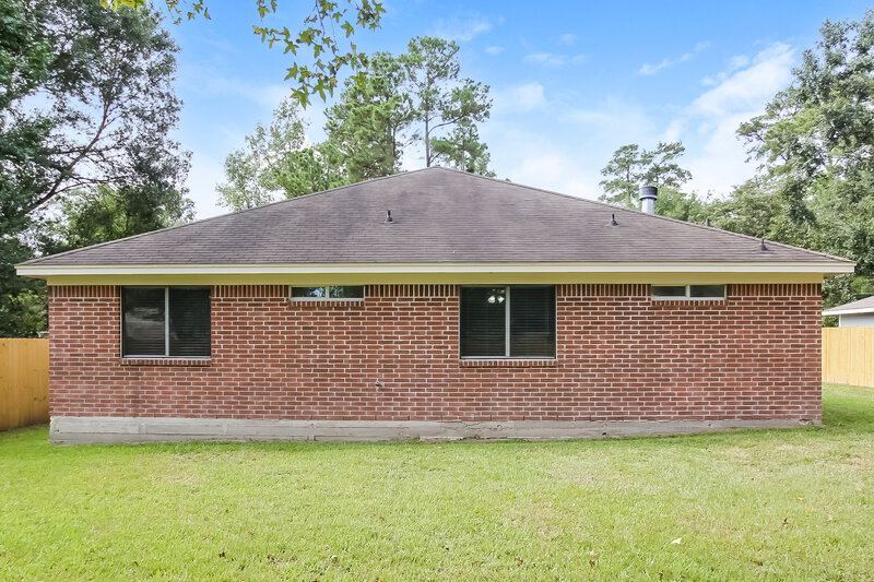 1,745/Mo, 1528 Glen Oaks Dr Conroe, TX 77385 Rear View