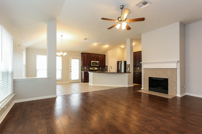 2,155/Mo, 8215 Point Pendleton Dr Tomball, TX 77375 Kitchen View 2
