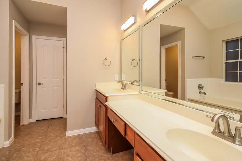 3,030/Mo, 413 Ceole Ln League City, TX 77573 Main Bathroom View 2