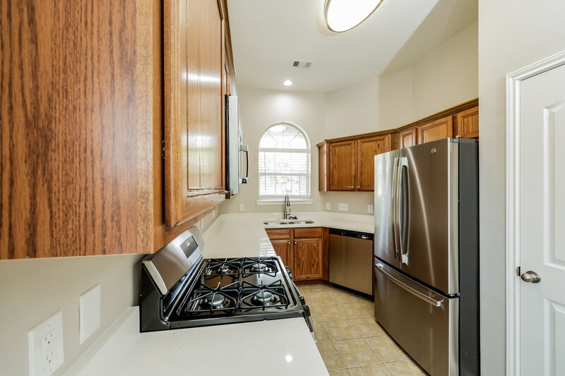 1,825/Mo, 11743 Elizabeth Ct Pinehurst, TX 77362 Kitchen View 2
