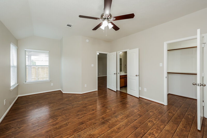 1,825/Mo, 11743 Elizabeth Ct Pinehurst, TX 77362 Main Bedroom View 2