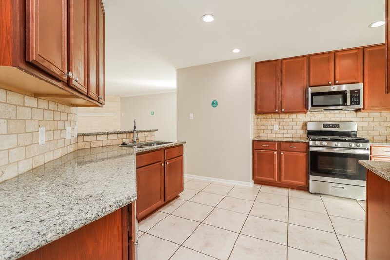 2,430/Mo, 9955 Chimney Swift Ln Conroe, TX 77385 Kitchen View 2