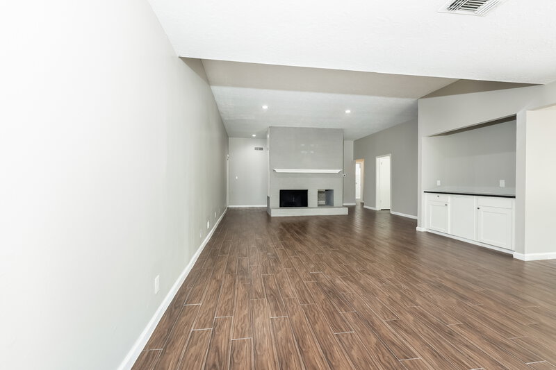 1,670/Mo, 15470 Carmel Dr Willis, TX 77318 Family Room View 2