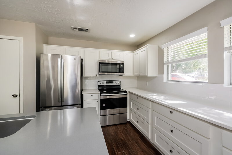1,670/Mo, 15470 Carmel Dr Willis, TX 77318 Kitchen View