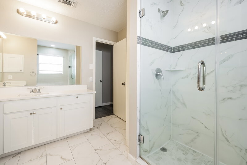 1,670/Mo, 15470 Carmel Dr Willis, TX 77318 Main Bathroom View