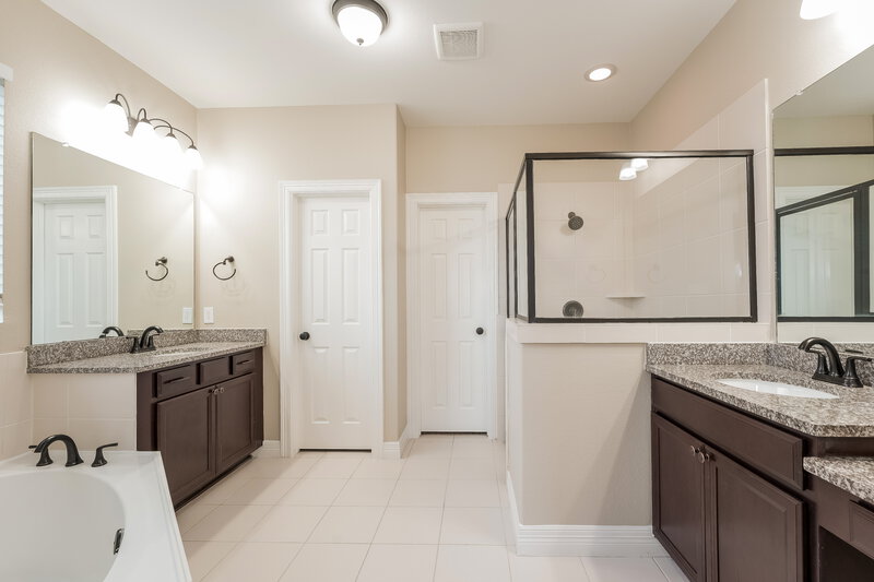 2,905/Mo, 19018 Bowden Harbour Dr Richmond, TX 77407 Main Bathroom View