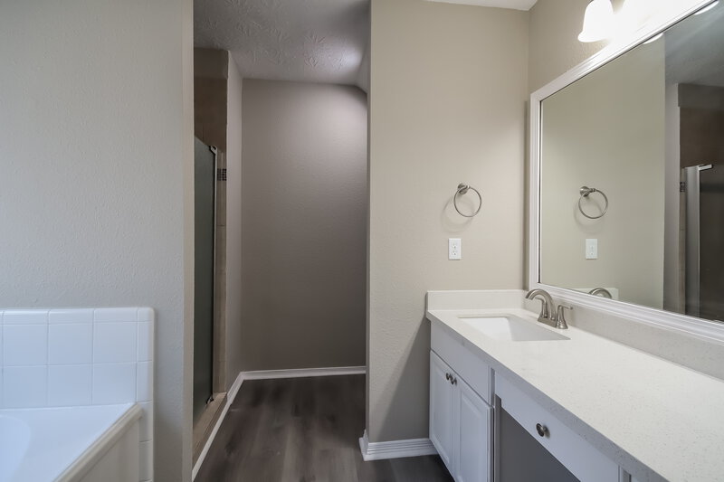 2,185/Mo, 5026 Quailgate Dr Spring, TX 77373 Main Bathroom View