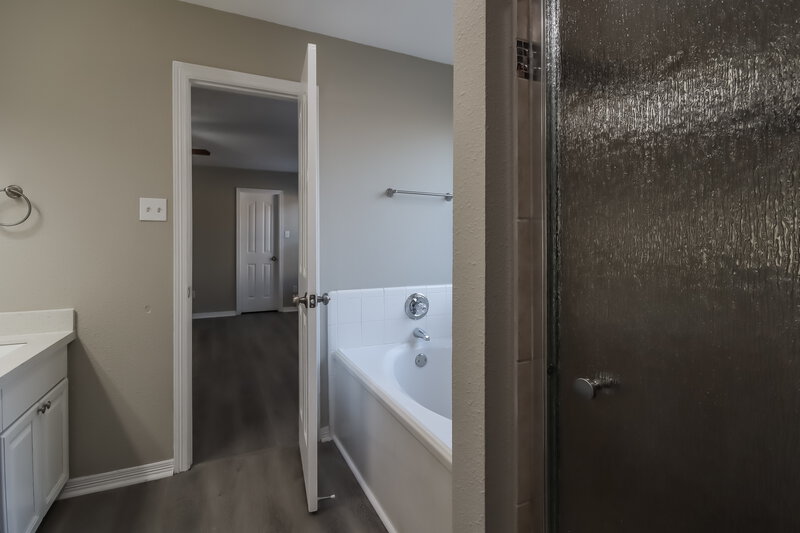 2,185/Mo, 5026 Quailgate Dr Spring, TX 77373 Main Bathroom View 2