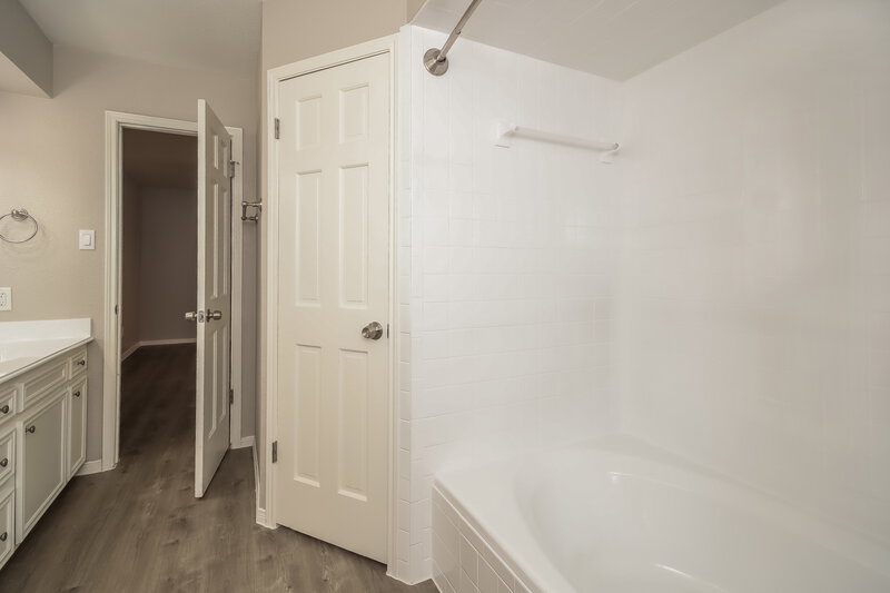 2,195/Mo, 20031 Atasca Villas Dr Atascocita, TX 77346 Main Bathroom View