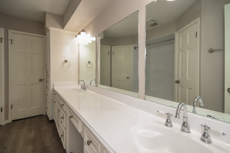 2,195/Mo, 20031 Atasca Villas Dr Atascocita, TX 77346 Main Bathroom View 2