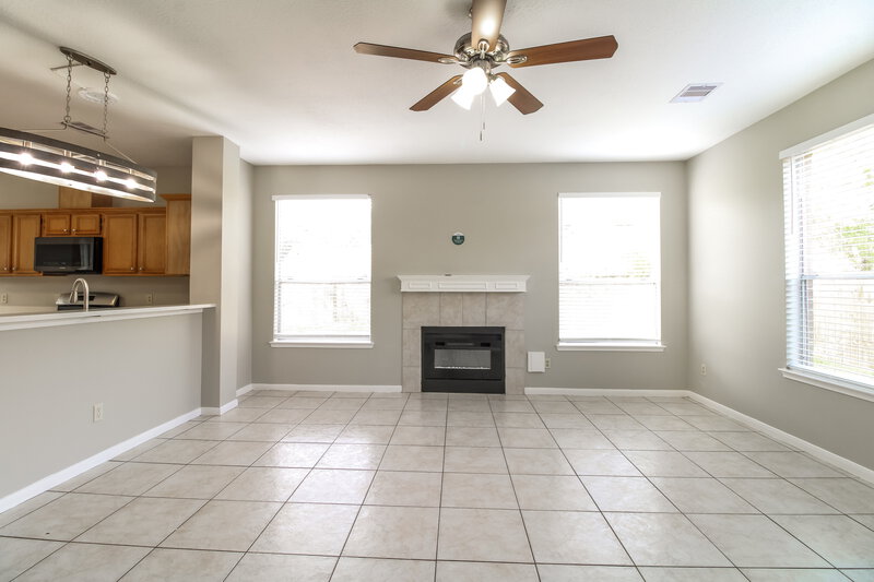 2,360/Mo, 4518 Allegro Dr Seabrook, TX 77586 Family Room View