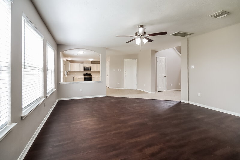 3,020/Mo, 1818 Oak Ridge Dr Kemah, TX 77565 Living Room View