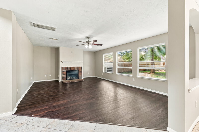 2,145/Mo, 1818 Oak Ridge Dr Kemah, TX 77565 Living Room View