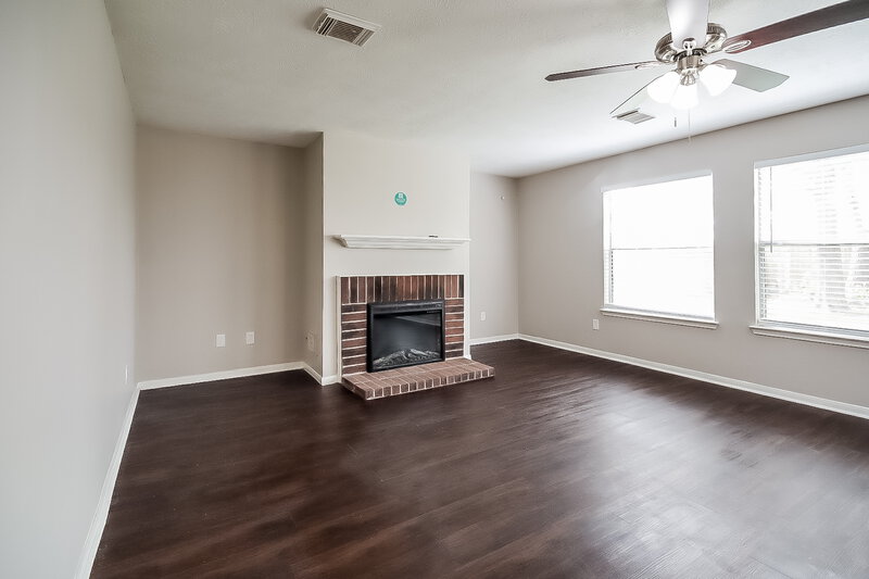 3,020/Mo, 1818 Oak Ridge Dr Kemah, TX 77565 Living Room View 3