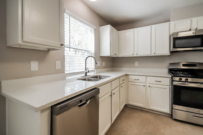 3,020/Mo, 1818 Oak Ridge Dr Kemah, TX 77565 Kitchen View