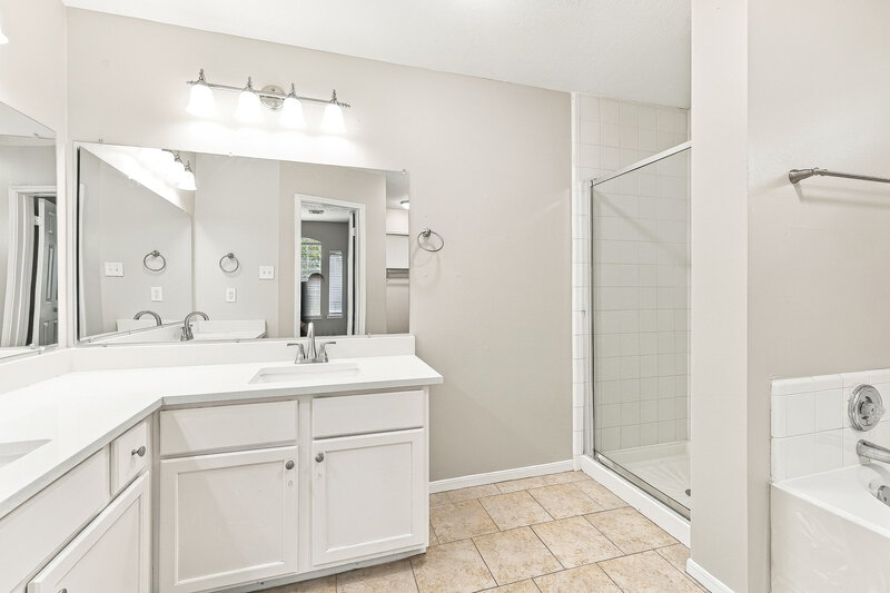 2,145/Mo, 1818 Oak Ridge Dr Kemah, TX 77565 Primary Bathroom View