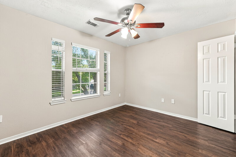 2,145/Mo, 1818 Oak Ridge Dr Kemah, TX 77565 Bedroom View
