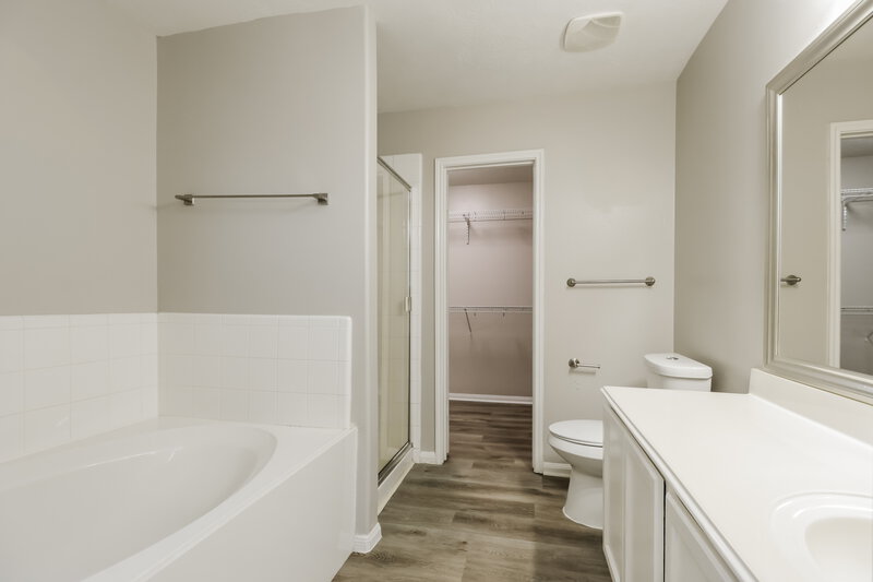 2,200/Mo, 21330 Carleen Creek Trl Spring, TX 77379 Main Bathroom View