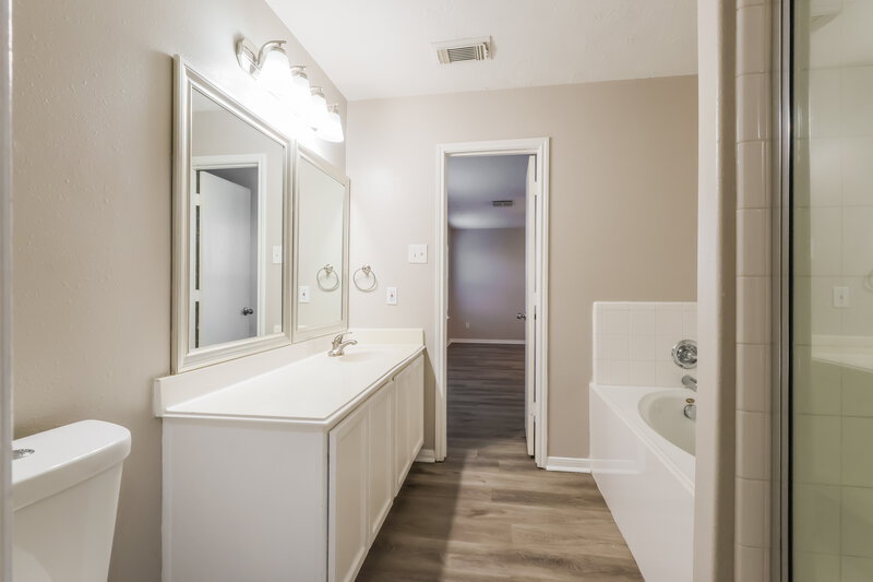 2,210/Mo, 21330 Carleen Creek Trl Spring, TX 77379 Main Bathroom View 2
