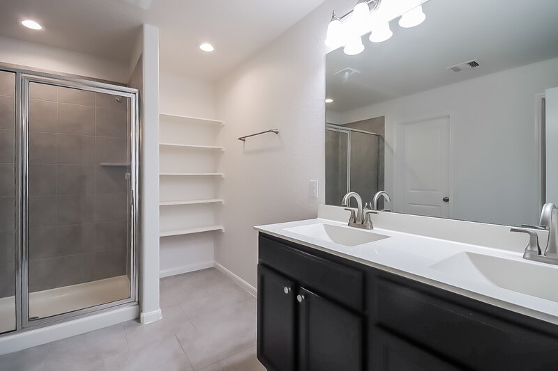 2,245/Mo, 29726 Breakwater Dr Park Row, TX 77494 Main Bathroom View