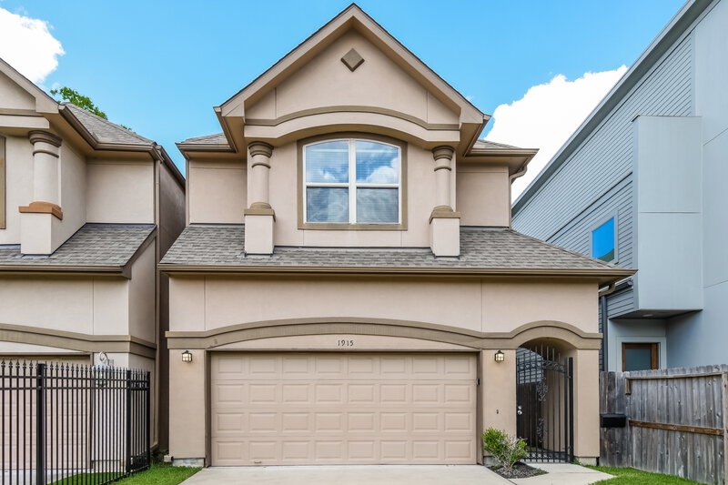 2,930/Mo, 1915 Rosewood St Houston, TX 77004 External View