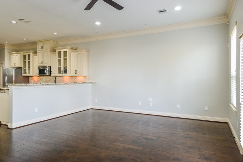 2,930/Mo, 1915 Rosewood St Houston, TX 77004 Living Room View 2