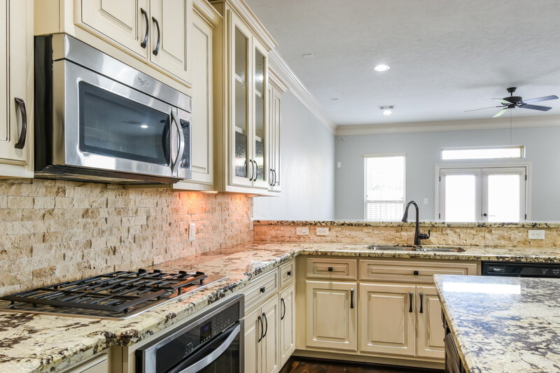 2,930/Mo, 1915 Rosewood St Houston, TX 77004 Kitchen View 2