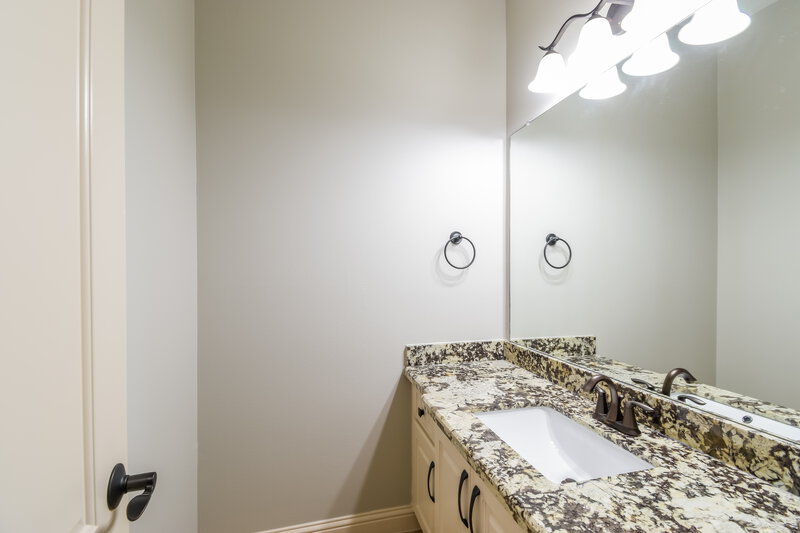 2,930/Mo, 1915 Rosewood St Houston, TX 77004 Bathroom View