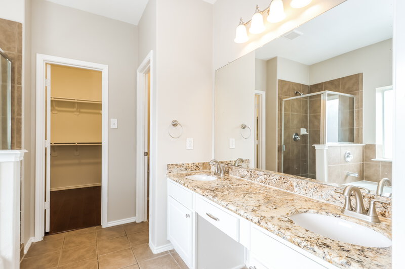 2,640/Mo, 20102 Louetta Crossing Dr Spring, TX 77388 Main Bathroom View