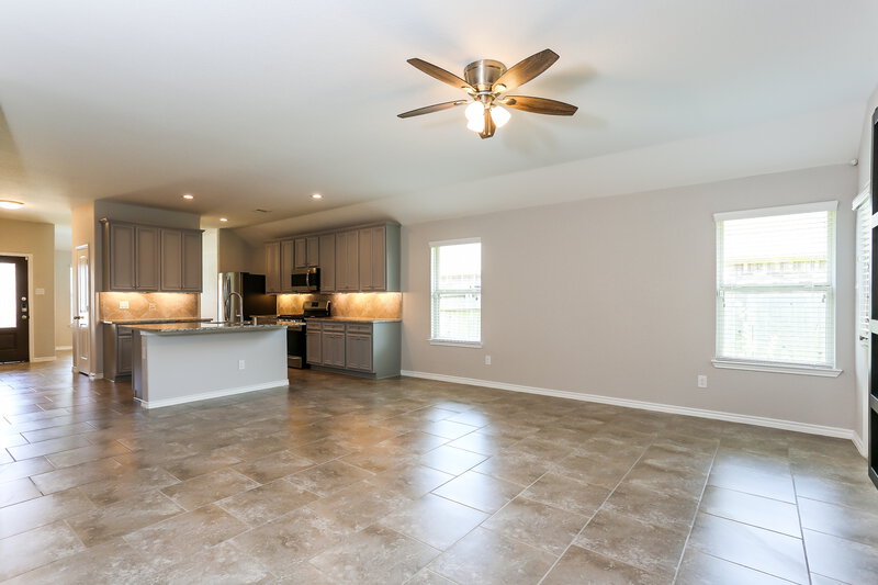 2,475/Mo, 18027 Svensson Slade Ln Houston, TX 77044 Living Room View 2