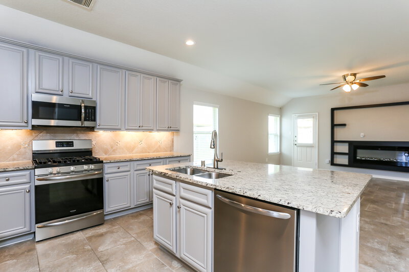 2,475/Mo, 18027 Svensson Slade Ln Houston, TX 77044 Kitchen View 3