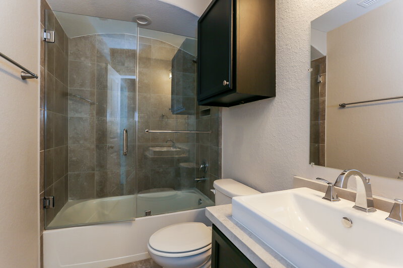 2,475/Mo, 18027 Svensson Slade Ln Houston, TX 77044 Bathroom View