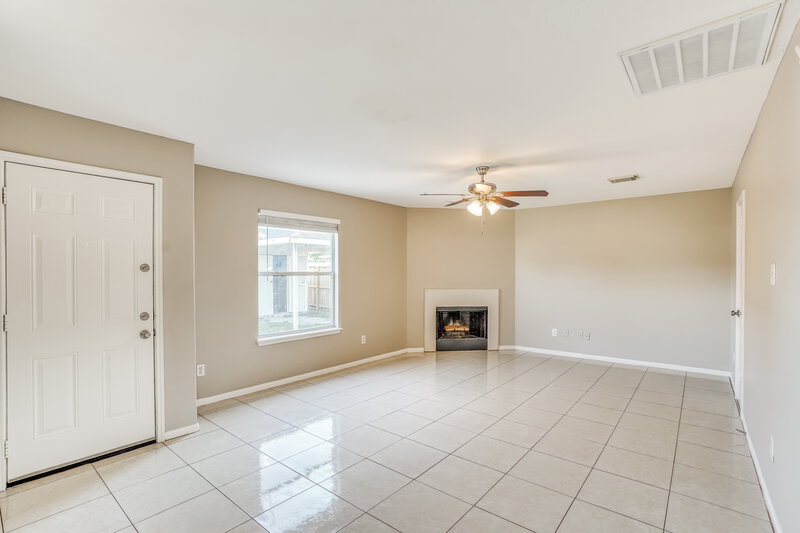 2,165/Mo, 7931 Evergreen Terrace Ln Houston, TX 77040 Living Room View