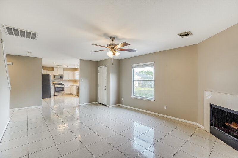 2,165/Mo, 7931 Evergreen Terrace Ln Houston, TX 77040 Living Room View 2