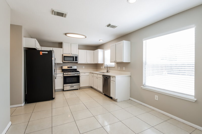 2,250/Mo, 7931 Evergreen Terrace Ln Houston, TX 77040 Kitchen View