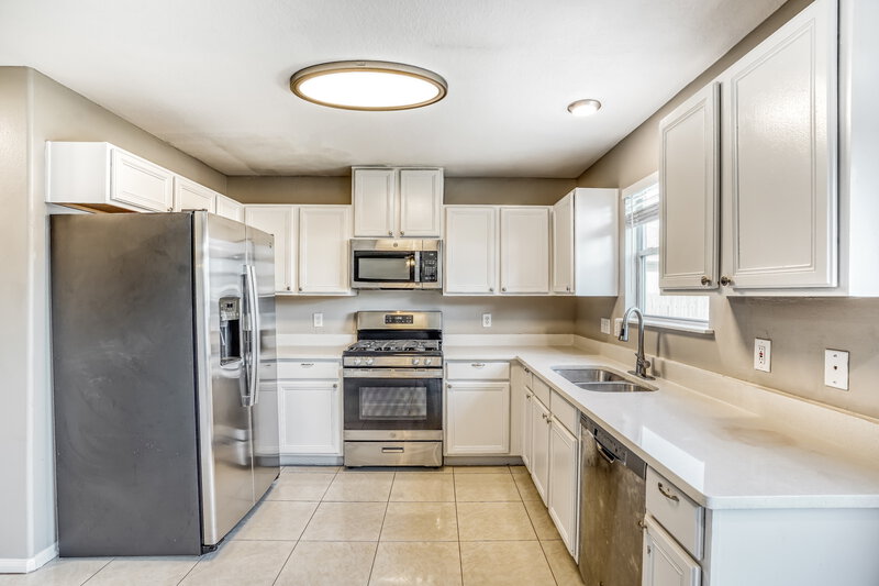 2,165/Mo, 7931 Evergreen Terrace Ln Houston, TX 77040 Kitchen View