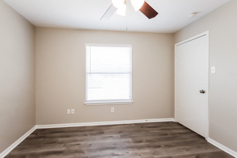 2,250/Mo, 7931 Evergreen Terrace Ln Houston, TX 77040 Bedroom View