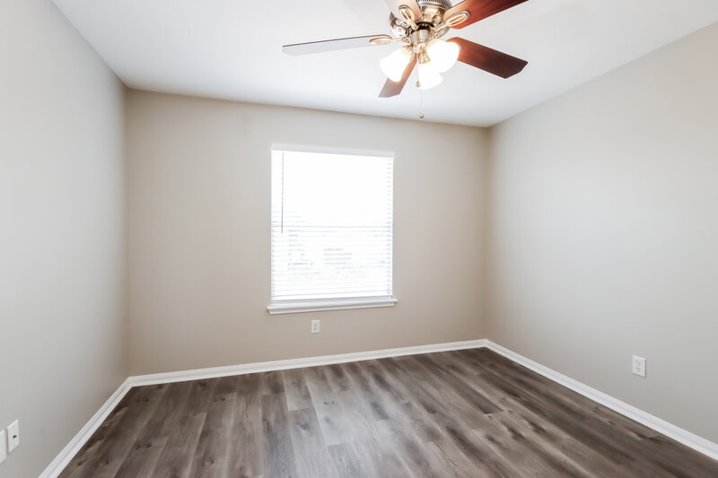 2,250/Mo, 7931 Evergreen Terrace Ln Houston, TX 77040 Bedroom View 2
