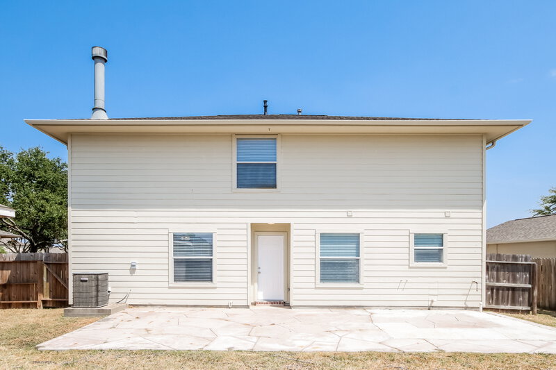 2,250/Mo, 7931 Evergreen Terrace Ln Houston, TX 77040 Rear View