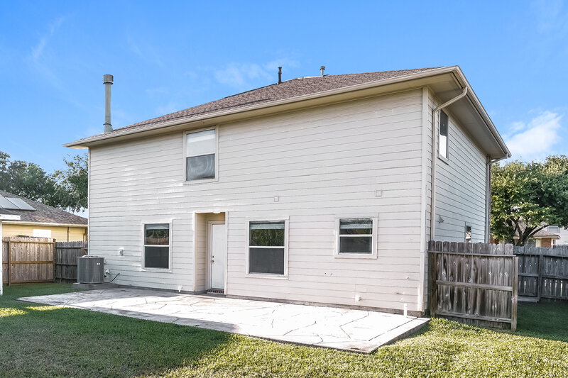 2,165/Mo, 7931 Evergreen Terrace Ln Houston, TX 77040 Rear View