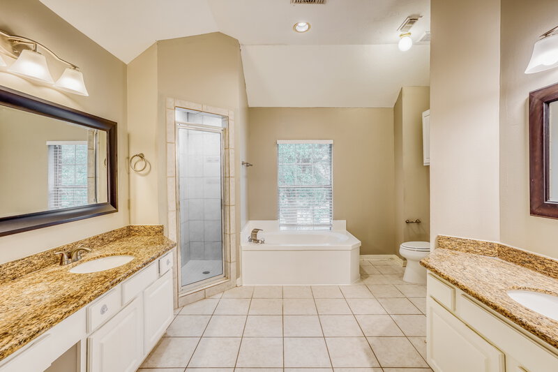 2,350/Mo, 11914 Serendipity Ln Cypress, TX 77429 Main Bathroom View