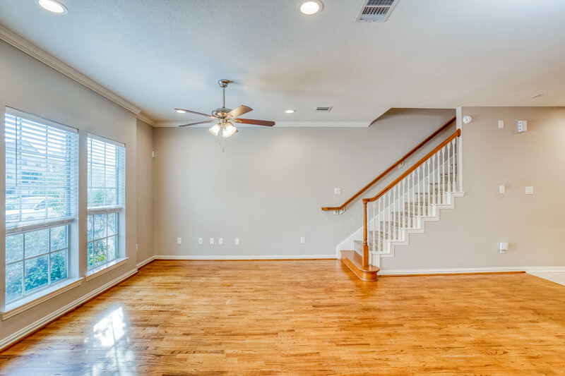 1,930/Mo, 7118 Turtle Lagoon Row Houston, TX 77036 Living Room View 2