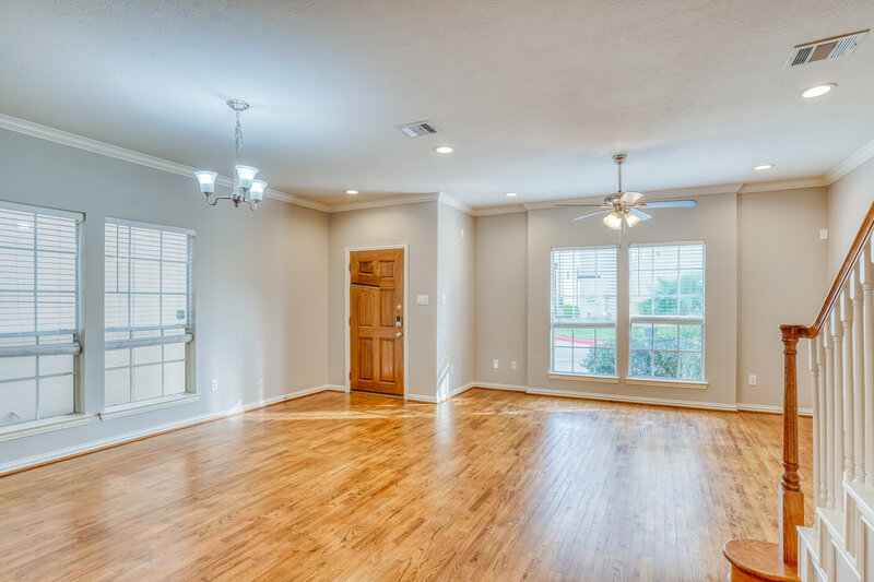 1,930/Mo, 7118 Turtle Lagoon Row Houston, TX 77036 Living Room View 3