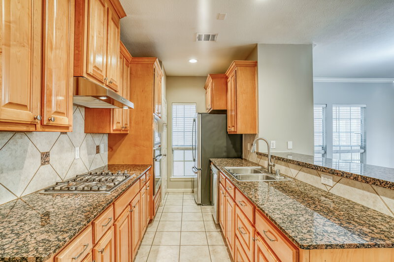 1,930/Mo, 7118 Turtle Lagoon Row Houston, TX 77036 Kitchen View
