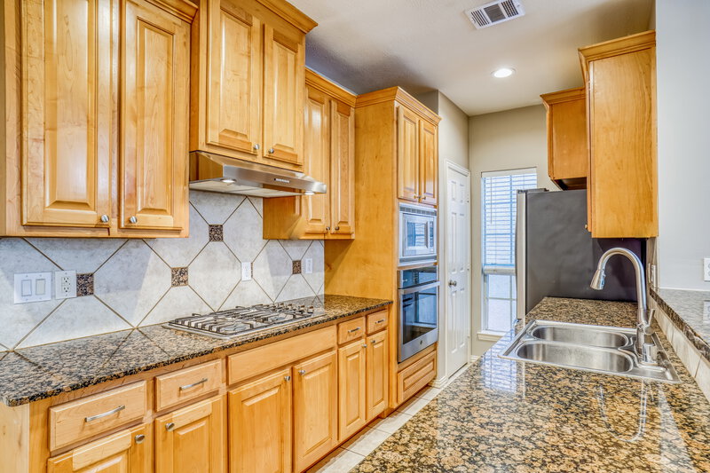 1,930/Mo, 7118 Turtle Lagoon Row Houston, TX 77036 Kitchen View 2
