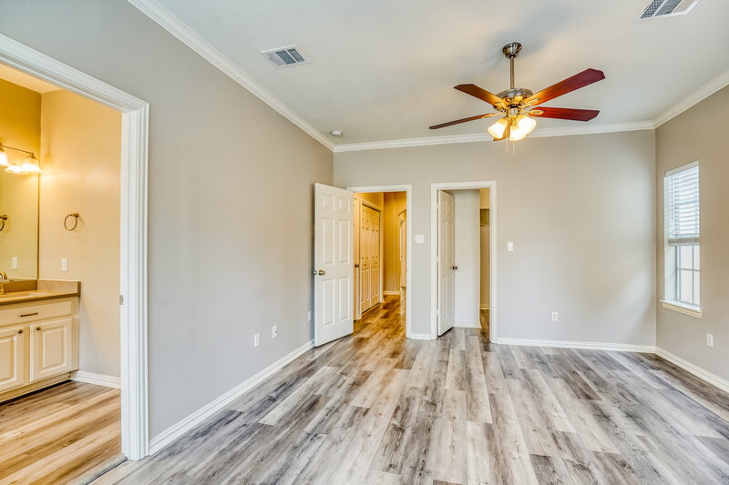 1,930/Mo, 7118 Turtle Lagoon Row Houston, TX 77036 Main Bedroom View 2