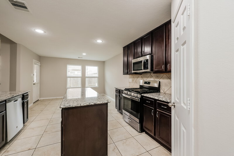 2,590/Mo, 4215 Echo Clearing Ct Humble, TX 77346 Kitchen View