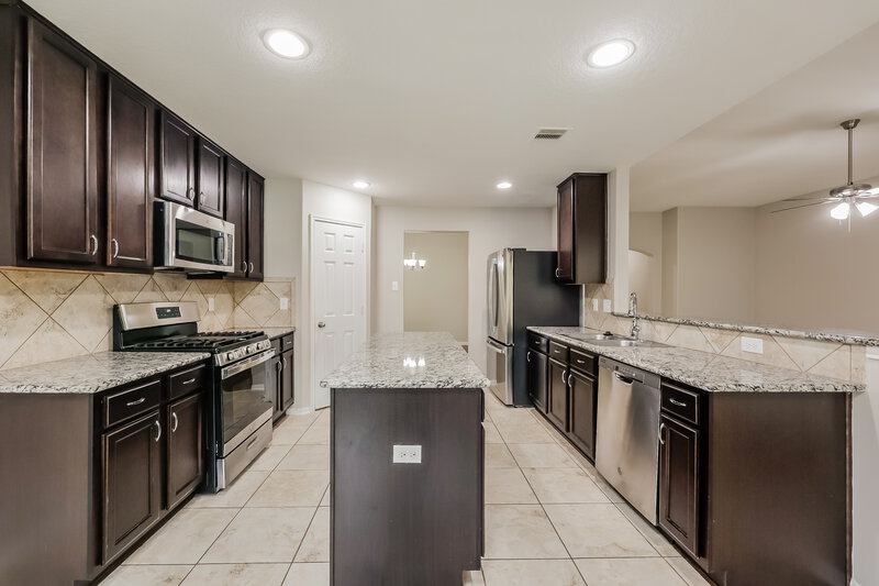 2,590/Mo, 4215 Echo Clearing Ct Humble, TX 77346 Kitchen View 2